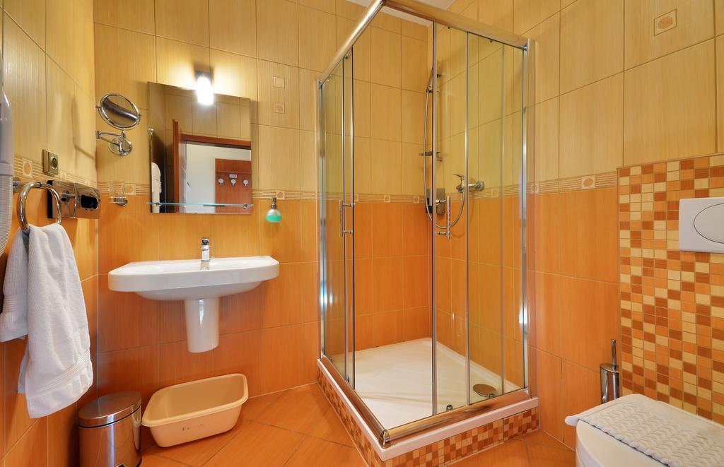 Restaurace A Penzion Kamenec Jilešovice Habitación foto