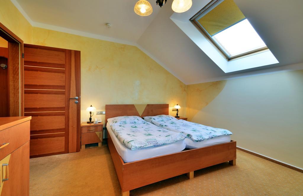Restaurace A Penzion Kamenec Jilešovice Habitación foto