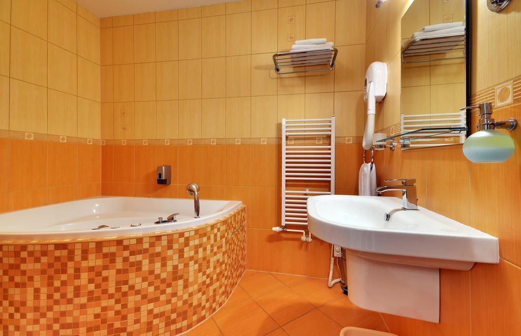 Restaurace A Penzion Kamenec Jilešovice Habitación foto
